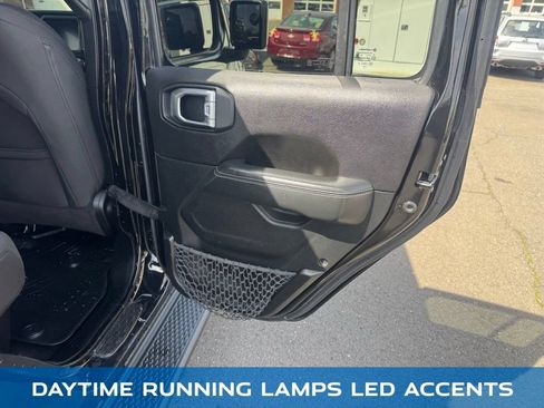 Used 2020 Jeep Gladiator Overland AWD/4WD image 23