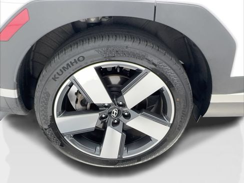 Used 2025 Hyundai Santa Fe Limited AWD/4WD image 16