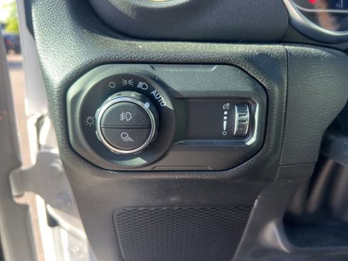 Certified 2023 Jeep Gladiator Overland AWD/4WD image 9