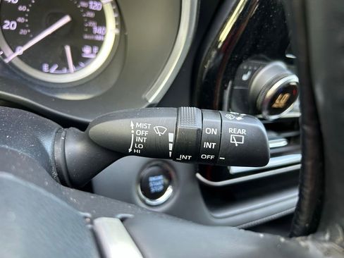Used 2022 Toyota Highlander XLE FWD image 23
