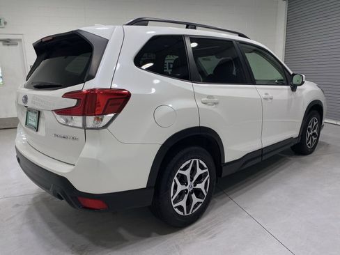 Used 2020 Subaru Forester Premium image 8