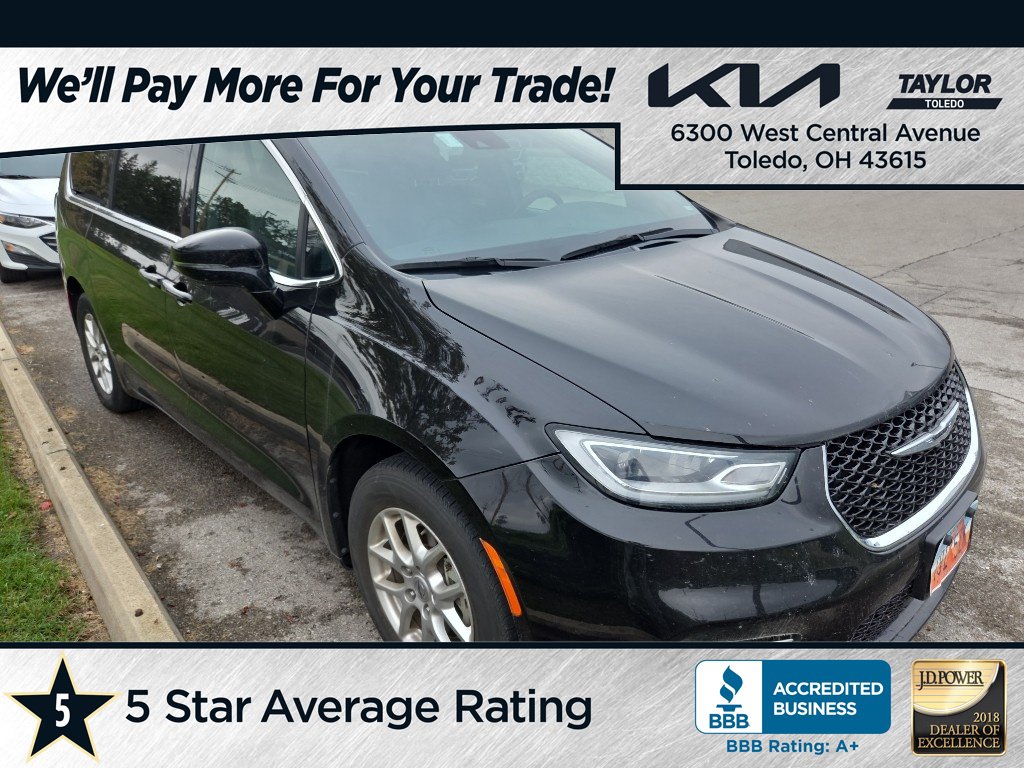 Used 2025 Chrysler Pacifica Select FWD image 1