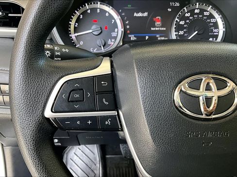 Used 2023 Toyota Highlander L FWD image 23