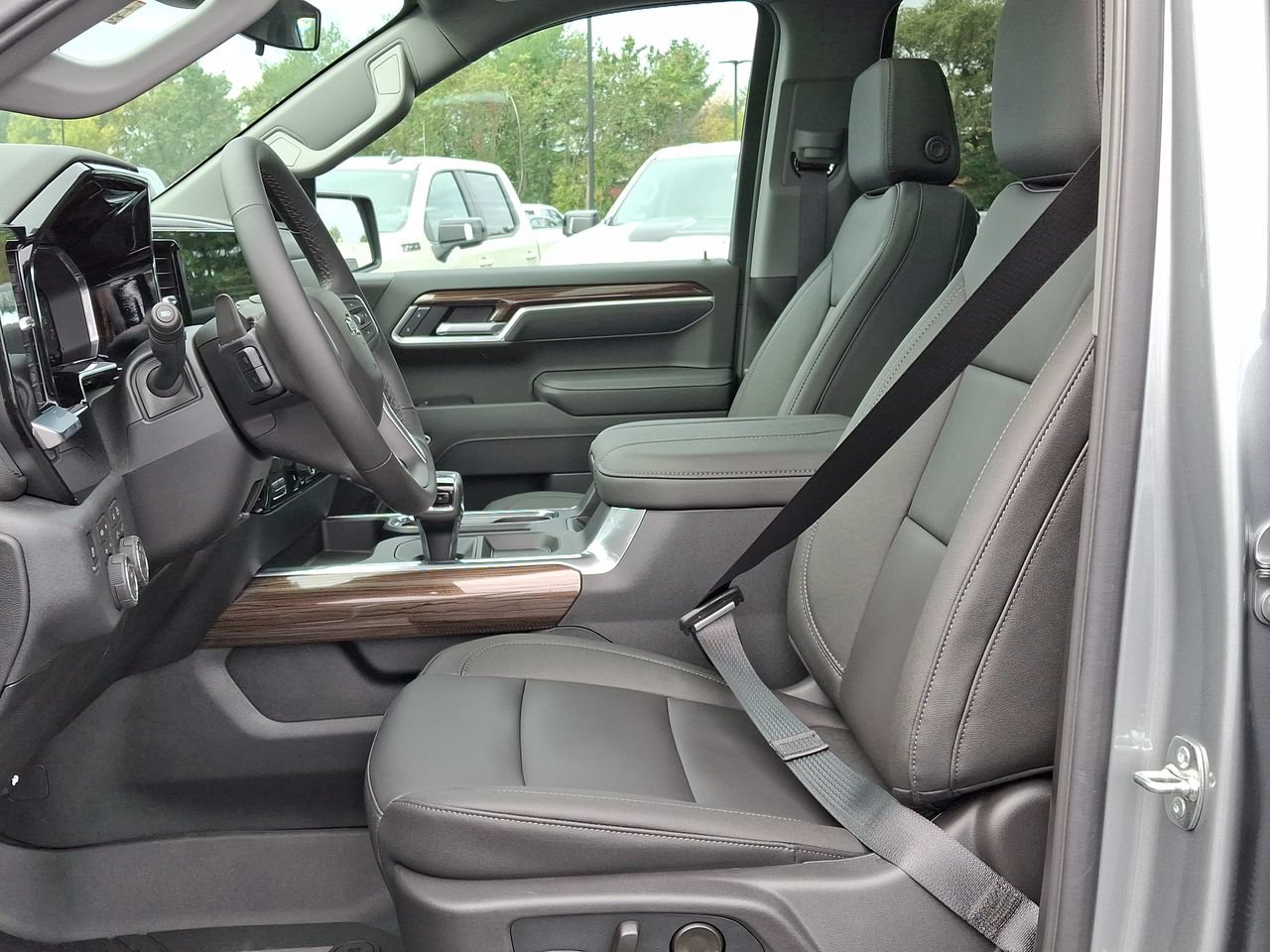 New 2026 Chevrolet Silverado 1500 RST w/ Redline Edition AWD/4WD image 6