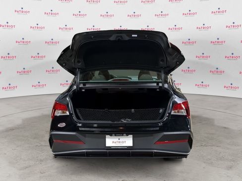 Used 2025 Hyundai Elantra Sport image 18