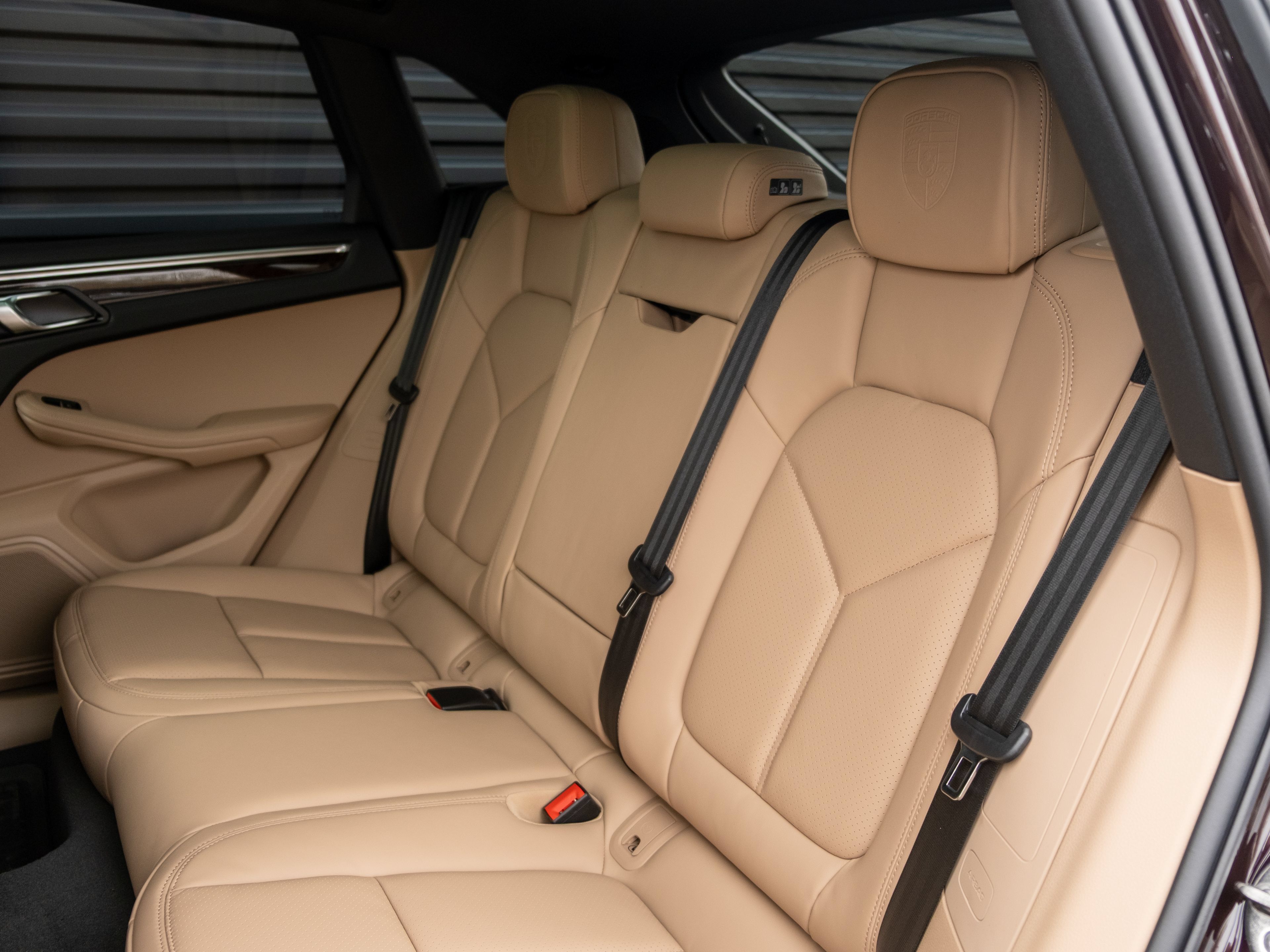Certified 2026 Porsche Macan AWD/4WD image 37