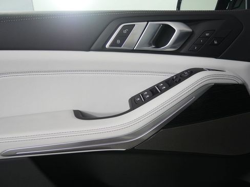 Used 2026 BMW X5 xDrive40i w/ M Sport Package AWD/4WD image 9