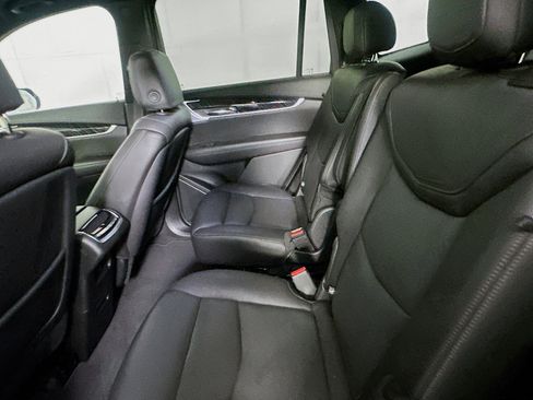 Used 2025 Cadillac XT6 Premium Luxury image 29