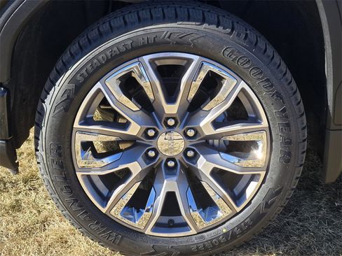 Used 2025 GMC Sierra 1500 Denali image 7