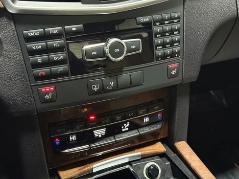 Used 2013 Mercedes-Benz E 350 4MATIC Sedan image 37