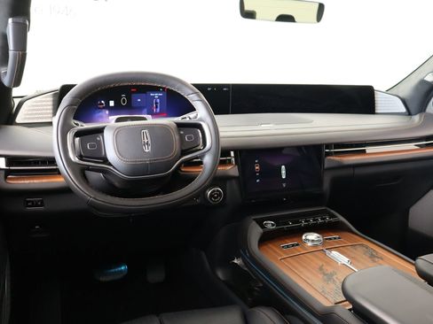 New 2026 Lincoln Navigator Black Label AWD/4WD image 2