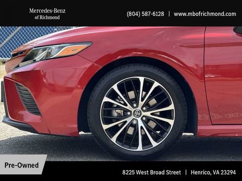 Used 2020 Toyota Camry SE w/ Convenience Package FWD image 11