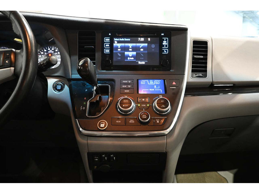 Used 2015 Toyota Sienna XLE w/ XLE Navigation Package FWD image 23