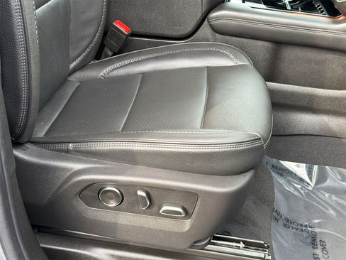 Used 2025 GMC Yukon Denali w/ Denali Reserve Package image 14