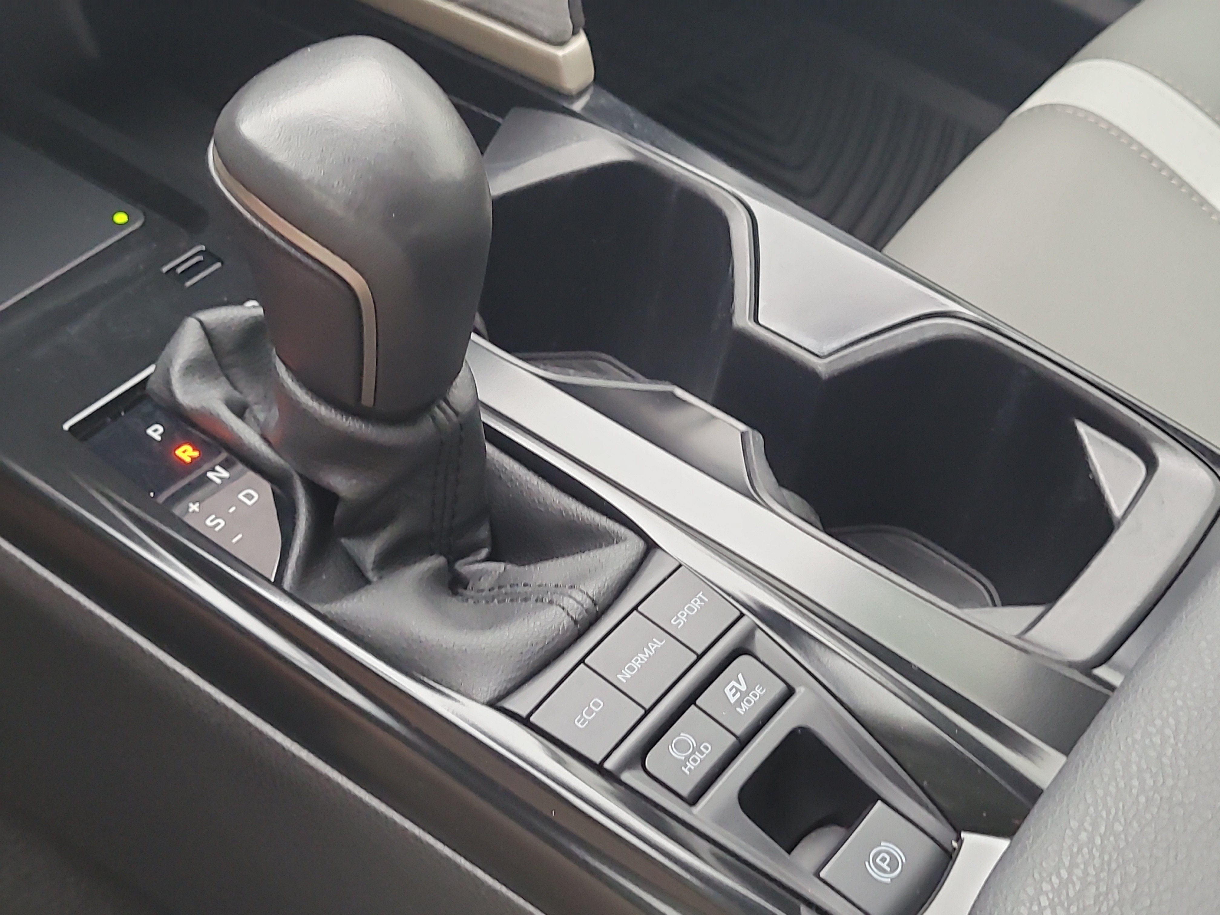 Used 2025 Toyota Camry SE FWD image 26