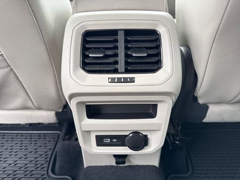 Certified 2022 Volkswagen Tiguan SE image 37