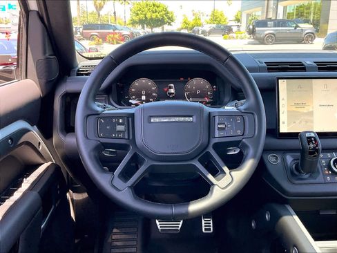 Used 2025 Land Rover Defender 110 V8 AWD/4WD image 8