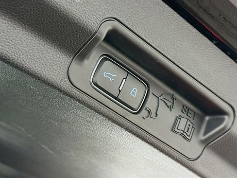 Used 2020 Ford Explorer Platinum w/ Premium Technology Package image 33