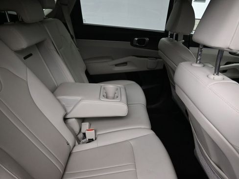 Certified 2025 Kia Sorento S w/ Panoramic Sunroof Package FWD image 12