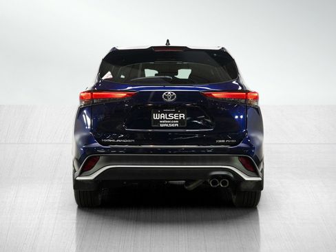 Used 2023 Toyota Highlander XSE AWD/4WD image 4