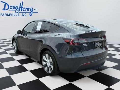 Used 2024 Tesla Model Y Long Range RWD image 3