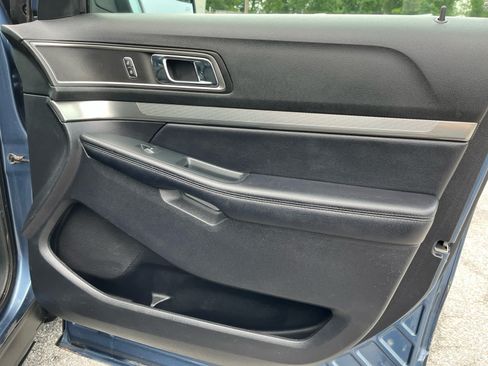 Used 2018 Ford Explorer XLT w/ Equipment Group 201A AWD/4WD image 38