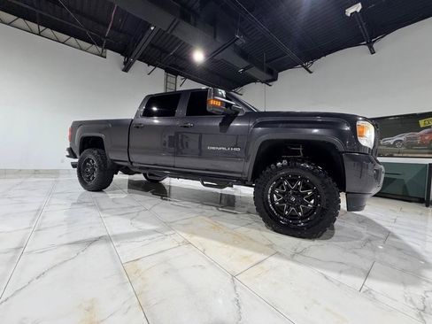 Used 2016 GMC Sierra 2500 Denali w/ Duramax Plus Package AWD/4WD image 5