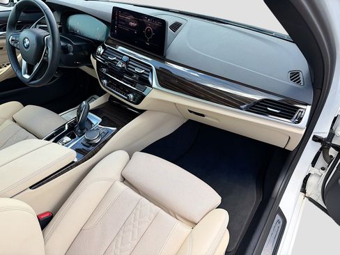 Used 2023 BMW 530i w/ Convenience Package RWD image 13