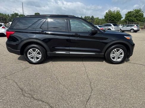 Certified 2024 Ford Explorer XLT w/ Equipment Group 202A AWD/4WD image 10