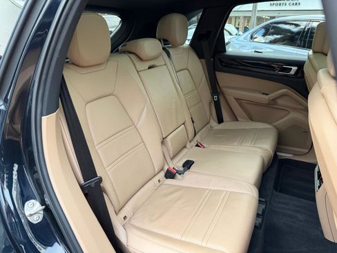 Used 2020 Porsche Cayenne image 53