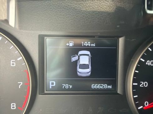 Used 2017 Kia Cadenza Premium FWD image 17