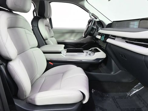 New 2026 Lincoln Navigator Reserve w/ Jet Appearance Package AWD/4WD image 16