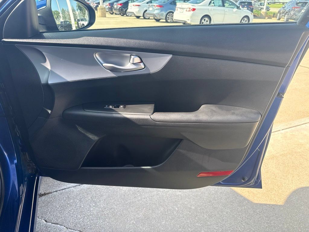 Used 2023 Kia Forte LXS w/ LXS Technology Package FWD image 21