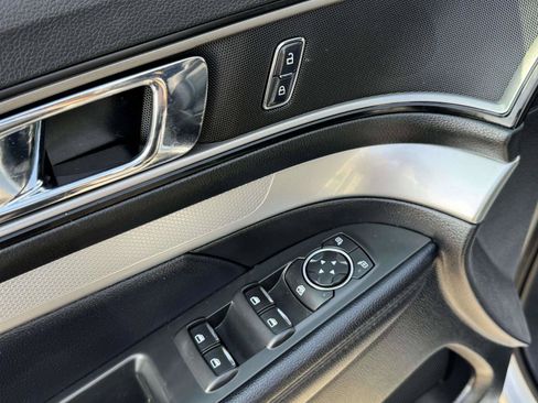 Used 2017 Ford Explorer XLT FWD image 11