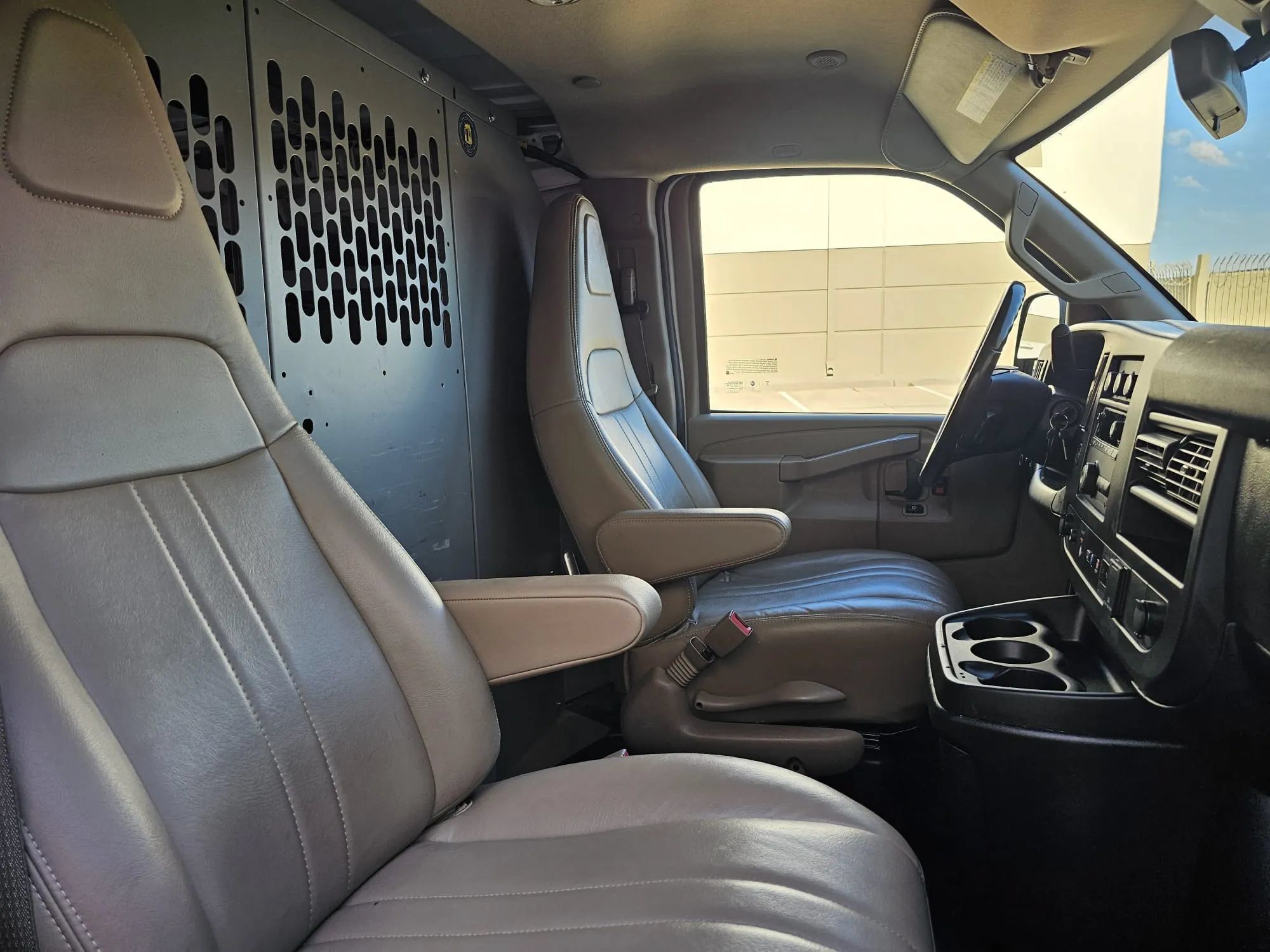 Used 2021 Chevrolet Express 3500 w/ Driver Convenience Package RWD image 18