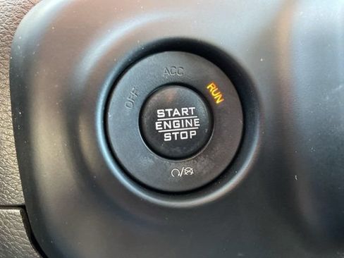 Used 2021 Jeep Wrangler Unlimited Sahara AWD/4WD image 14