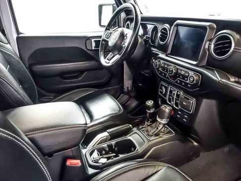 Used 2019 Jeep Wrangler Unlimited Sahara AWD/4WD image 33