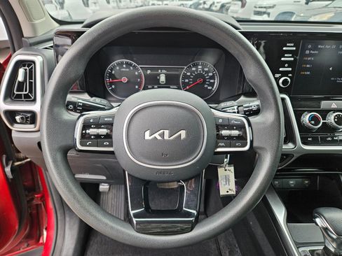Used 2022 Kia Sorento LX AWD/4WD image 16