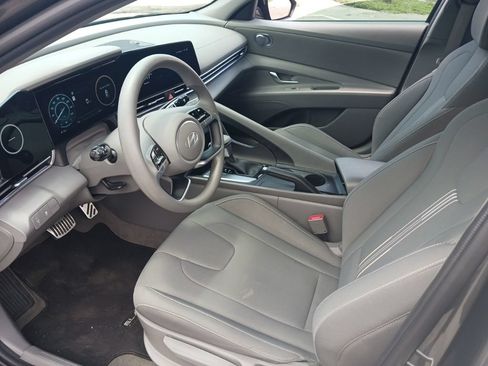 Used 2024 Hyundai Elantra SEL FWD image 9