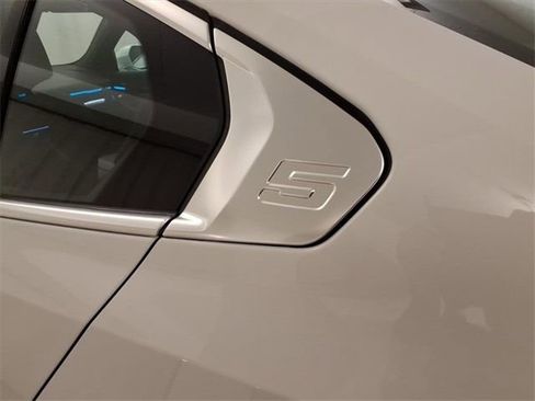 Used 2025 BMW 530i xDrive w/ Premium Package image 10