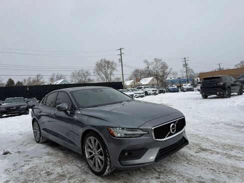 Used 2021 Volvo S60 T6 Momentum w/ Premium Package image 3