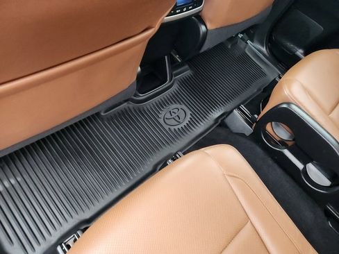 Used 2019 Toyota Highlander Limited image 6