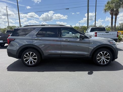 Certified 2025 Ford Explorer ST-Line AWD/4WD image 3