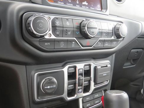 Used 2023 Jeep Gladiator Overland AWD/4WD image 21