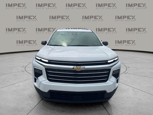 Used 2025 Chevrolet Traverse LT FWD image 8