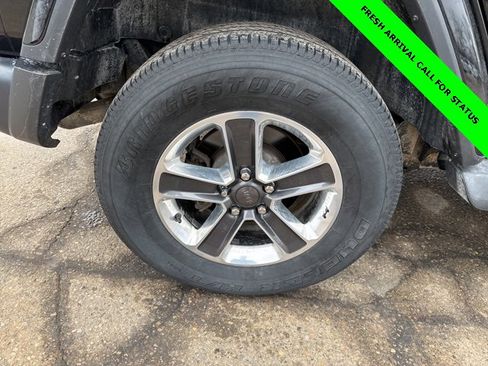 Used 2019 Jeep Wrangler Unlimited Sahara image 12
