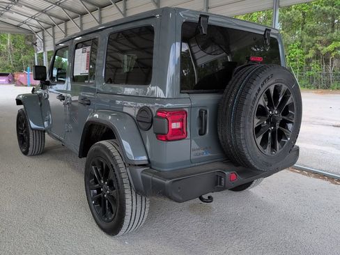 Used 2025 Jeep Wrangler Unlimited Sahara w/ Safety Group image 4