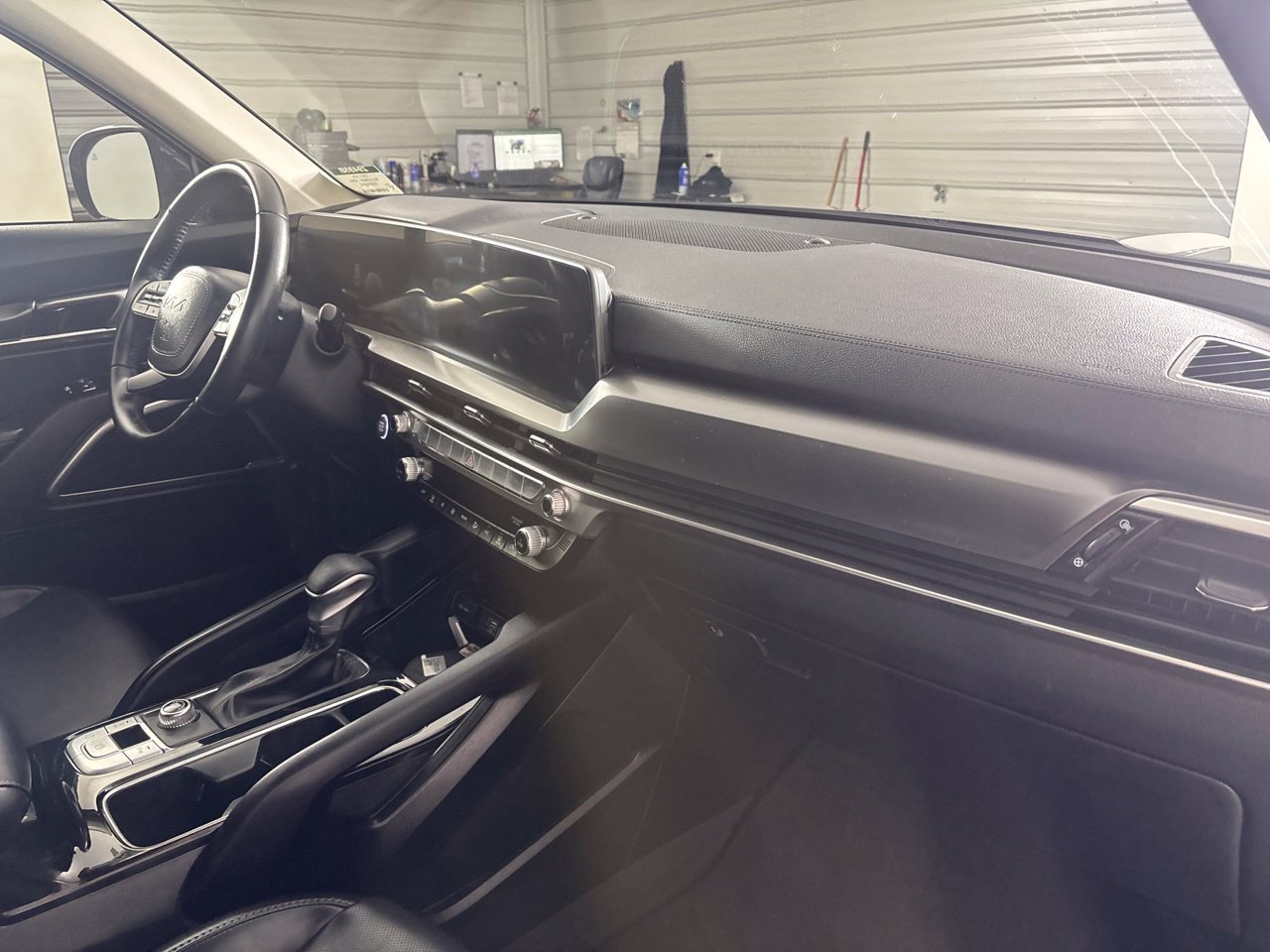 Used 2025 Kia Telluride LX FWD image 33