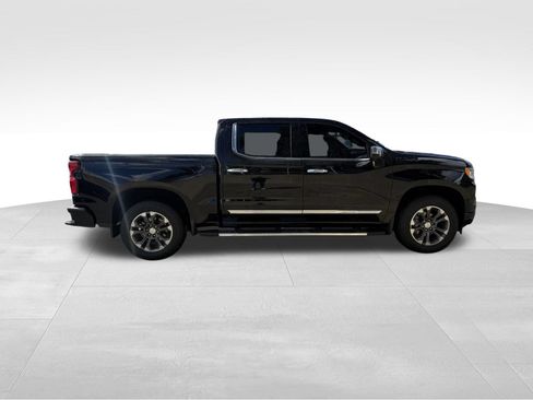 Used 2023 Chevrolet Silverado 1500 High Country w/ Technology Package AWD/4WD image 2