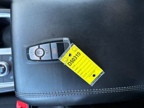 Used 2021 Ford Explorer XLT image 32